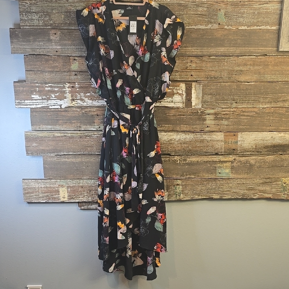 NWT City Chic Floral Wrap Dress, Black floral Size L 20 Hi/Lo Hem